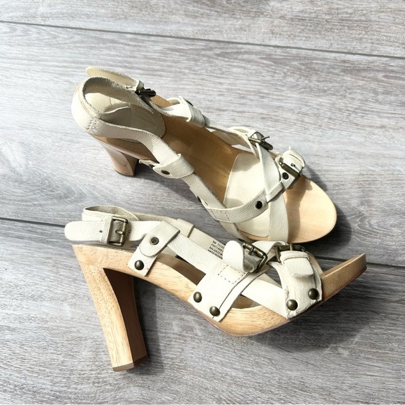 Frye Dolly Buckle Wood Sandals in White - Picture 2 of 16
